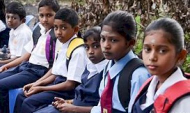 இன்றைய காலத்தில் கல்வியினை வழங்குவதில் ஆசிரியர்களின் பங்களிப்பு