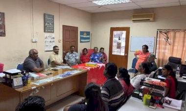 பத்து மலையை ஒட்டியுள்ள  பூக்கடைகளை  அப்புறப்படுத்துவது யார் ?
