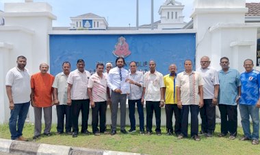 நாடு முழுவதிலும் இருந்து மஇகா கிளைகள் காவல் துறையில் புகார் அளித்து வருகின்றனர்.