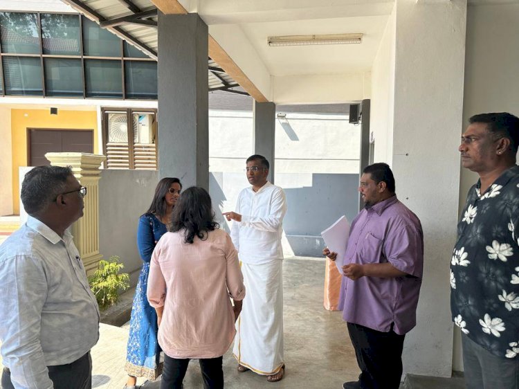 28 தமிழ் பள்ளிகளின் மாணவ மாணவிகளுக்கு பள்ளி சீருடைகள்  டாக்டர் ஆர்.ஏ. லிங்கேஸ்வரன்